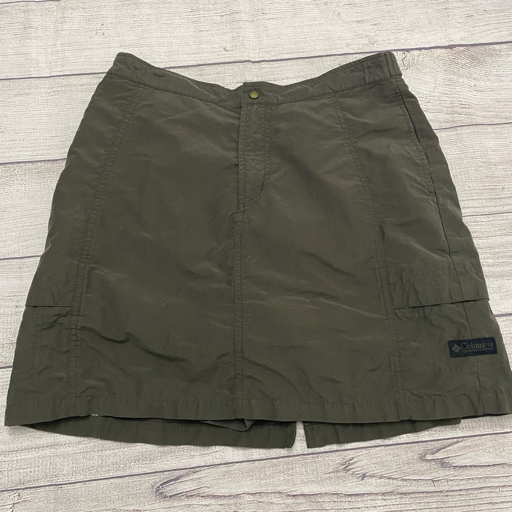 Columbia Womens Size 8 Skirt Lined Shorts.